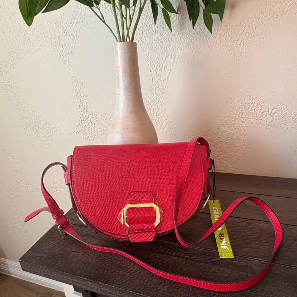 Chic Red Crossbody Gianni Bini Bag